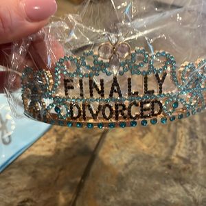 Finally divorced crown and sash 👑